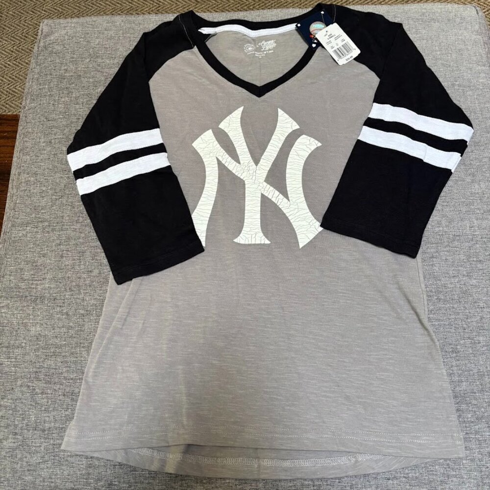 MLB Licensed New York Yankees baseball T-shirt, X Small